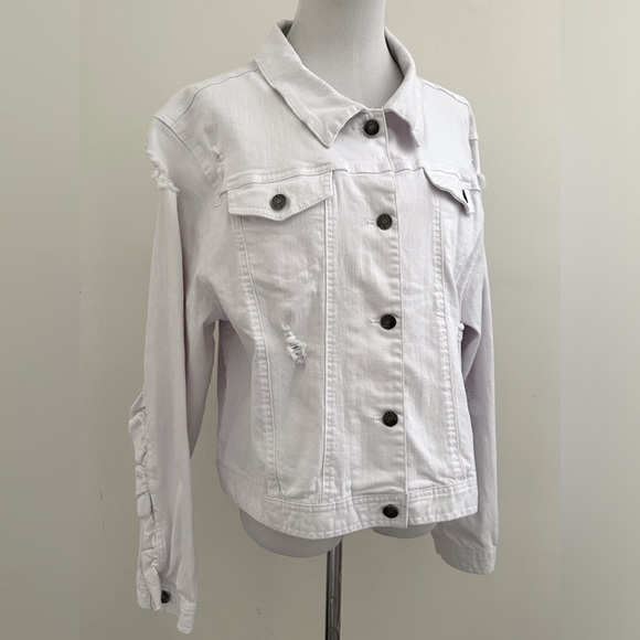 ELLIOTT & VINE || White Distressed with Ruffles Jeans Jacket. Sz. 1X - Picture 7 of 16